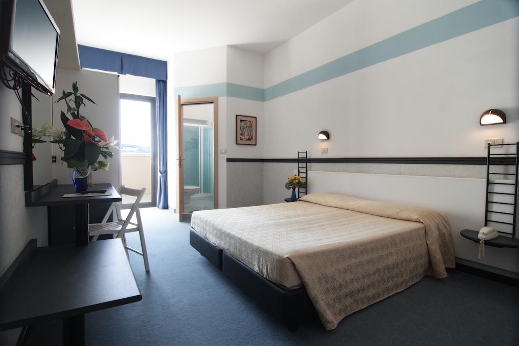 Hotel Acropolis كاتوليكا الغرفة الصورة