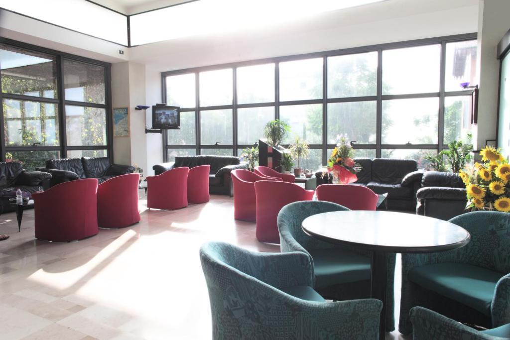 Hotel Acropolis كاتوليكا المظهر الخارجي الصورة
